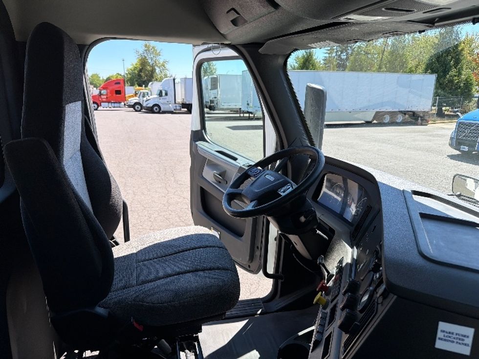 Day Cab Tractor-Heavy Duty Tractors-Freightliner-2020-T12684ST-Portland-OR-472,992\n\t\tmiles-$ 59,000 - Image 14