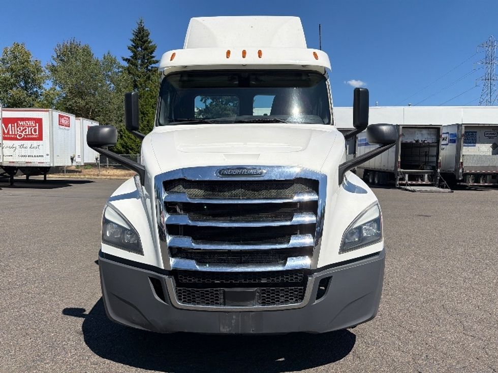 Day Cab Tractor-Heavy Duty Tractors-Freightliner-2020-T12684ST-Portland-OR-472,992\n\t\tmiles-$ 59,000 - Image 2