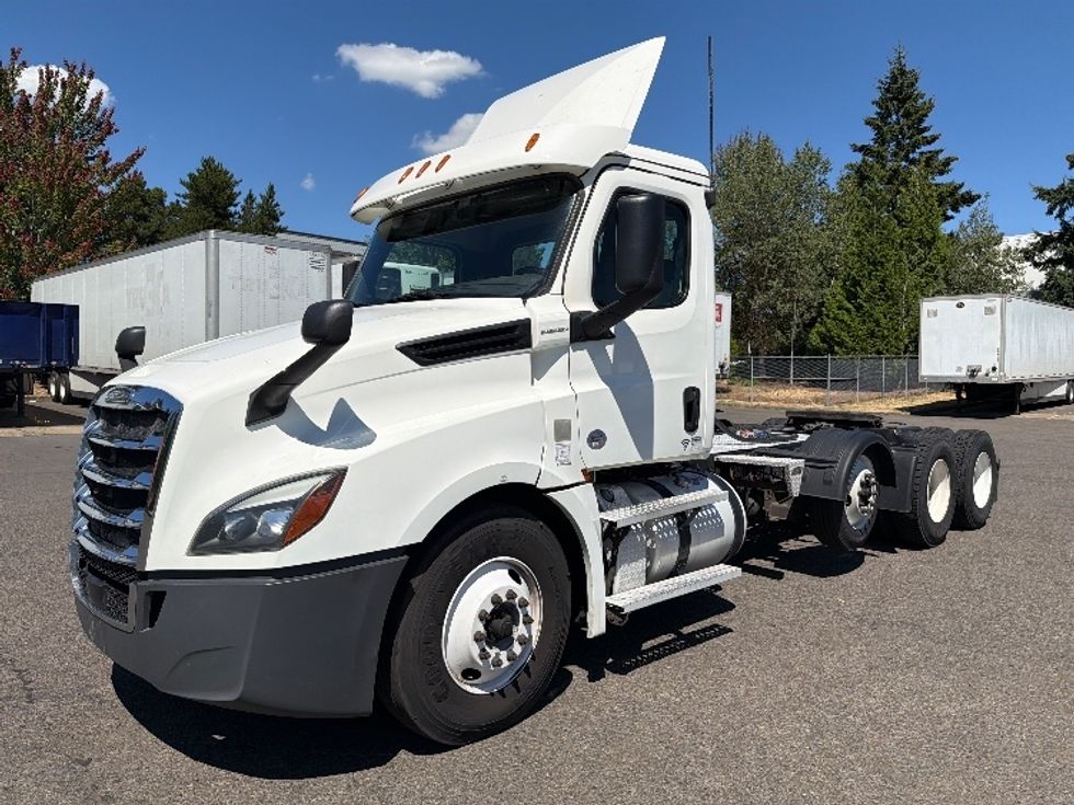 Day Cab Tractor-Heavy Duty Tractors-Freightliner-2020-T12684ST-Portland-OR-472,992\n\t\tmiles-$ 59,000 - Image 3