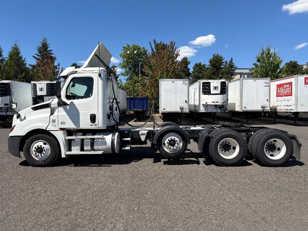 Day Cab Tractor-Heavy Duty Tractors-Freightliner-2020-T12684ST-Portland-OR-472,992\n\t\tmiles-$ 59,000 - Image 4