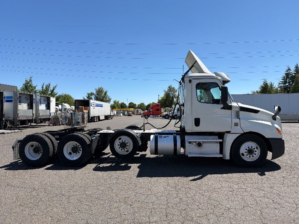 Day Cab Tractor-Heavy Duty Tractors-Freightliner-2020-T12684ST-Portland-OR-472,992\n\t\tmiles-$ 59,000 - Image 8