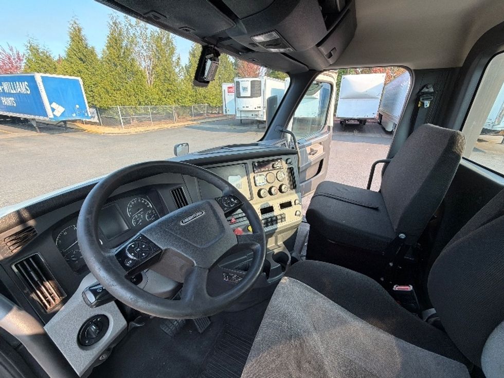 Day Cab Tractor-Heavy Duty Tractors-Freightliner-2020-T12684ST-Portland-OR-630,152\n\t\tmiles-$ 49,250 - Image 10