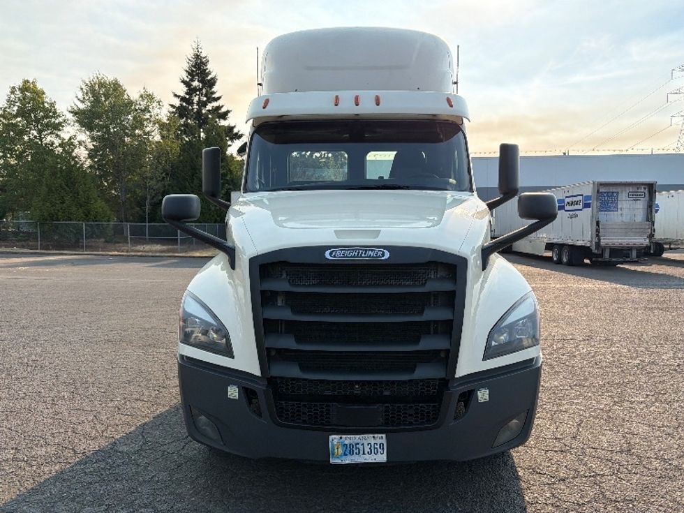 Day Cab Tractor-Heavy Duty Tractors-Freightliner-2020-T12684ST-Portland-OR-630,152\n\t\tmiles-$ 49,250 - Image 2