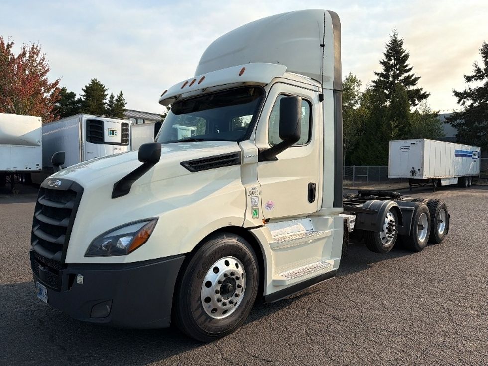 Day Cab Tractor-Heavy Duty Tractors-Freightliner-2020-T12684ST-Portland-OR-630,152\n\t\tmiles-$ 49,250 - Image 3