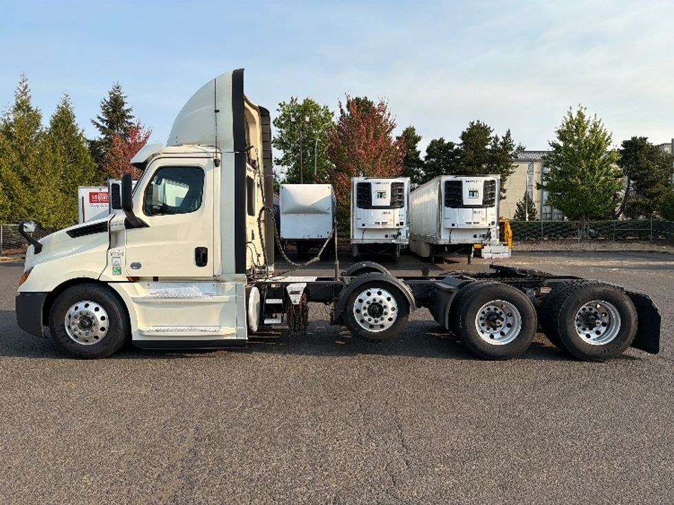 Day Cab Tractor-Heavy Duty Tractors-Freightliner-2020-T12684ST-Portland-OR-630,152\n\t\tmiles-$ 49,250 - Image 4