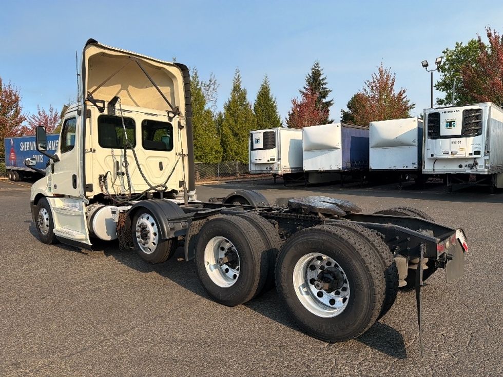 Day Cab Tractor-Heavy Duty Tractors-Freightliner-2020-T12684ST-Portland-OR-630,152\n\t\tmiles-$ 49,250 - Image 5