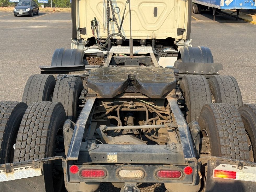 Day Cab Tractor-Heavy Duty Tractors-Freightliner-2020-T12684ST-Portland-OR-630,152\n\t\tmiles-$ 49,250 - Image 6
