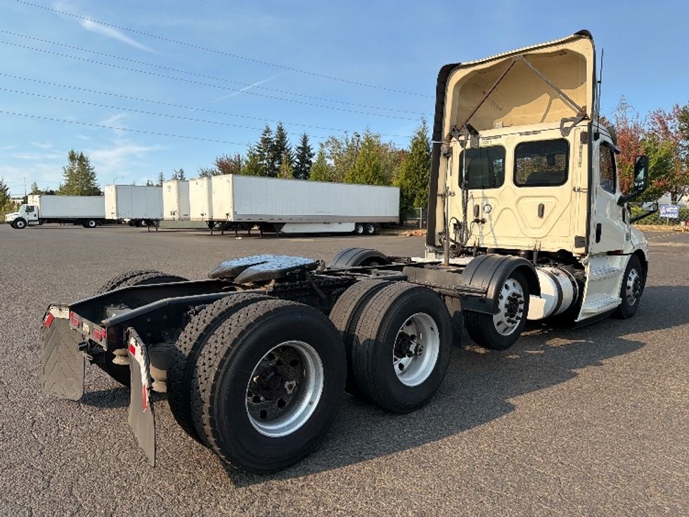 Day Cab Tractor-Heavy Duty Tractors-Freightliner-2020-T12684ST-Portland-OR-630,152\n\t\tmiles-$ 49,250 - Image 7