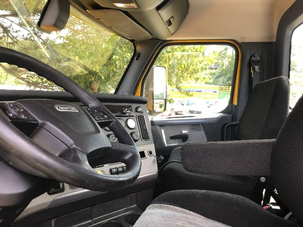 Day Cab Tractor-Heavy Duty Tractors-Freightliner-2020-T12684ST-Seattle-WA-391,770\n\t\tmiles-$ 67,250 - Image 10