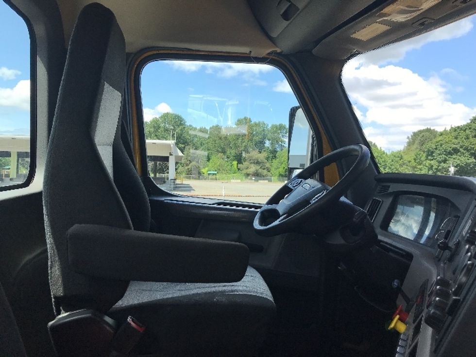 Day Cab Tractor-Heavy Duty Tractors-Freightliner-2020-T12684ST-Seattle-WA-391,770\n\t\tmiles-$ 67,250 - Image 14