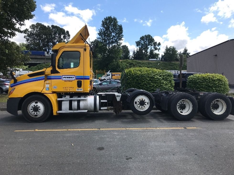 Day Cab Tractor-Heavy Duty Tractors-Freightliner-2020-T12684ST-Seattle-WA-391,770\n\t\tmiles-$ 67,250 - Image 4