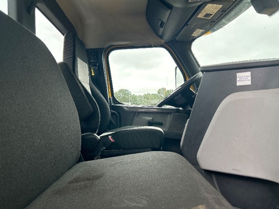 Day Cab Tractor-Heavy Duty Tractors-Freightliner-2020-T12684ST-Tacoma-WA-195,501\n\t\tmiles-$ 78,500 - Image 13