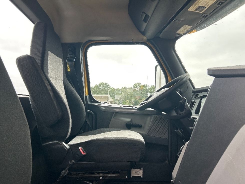 Day Cab Tractor-Heavy Duty Tractors-Freightliner-2020-T12684ST-Tacoma-WA-195,501\n\t\tmiles-$ 78,500 - Image 14