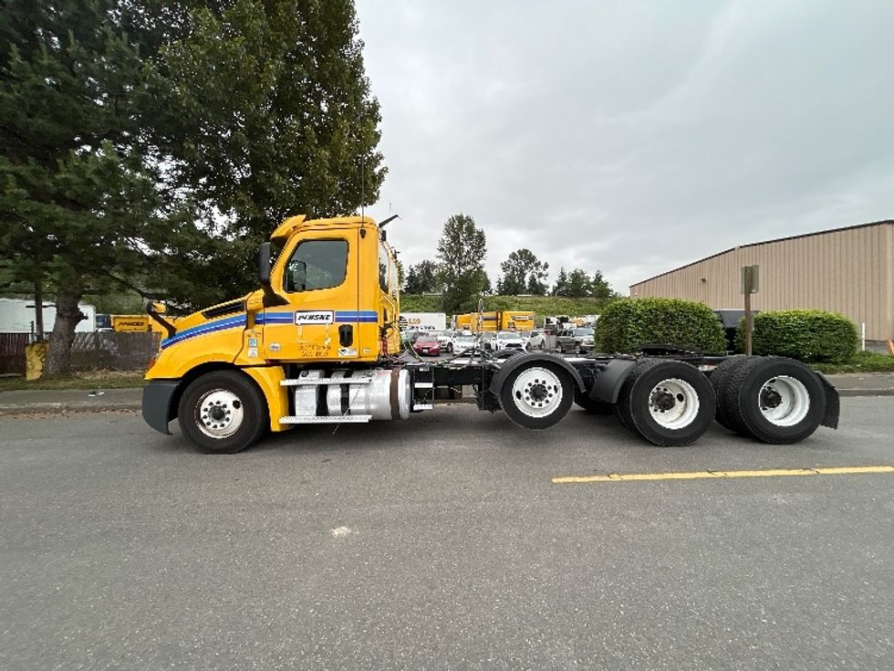 Day Cab Tractor-Heavy Duty Tractors-Freightliner-2020-T12684ST-Tacoma-WA-195,501\n\t\tmiles-$ 78,500 - Image 4