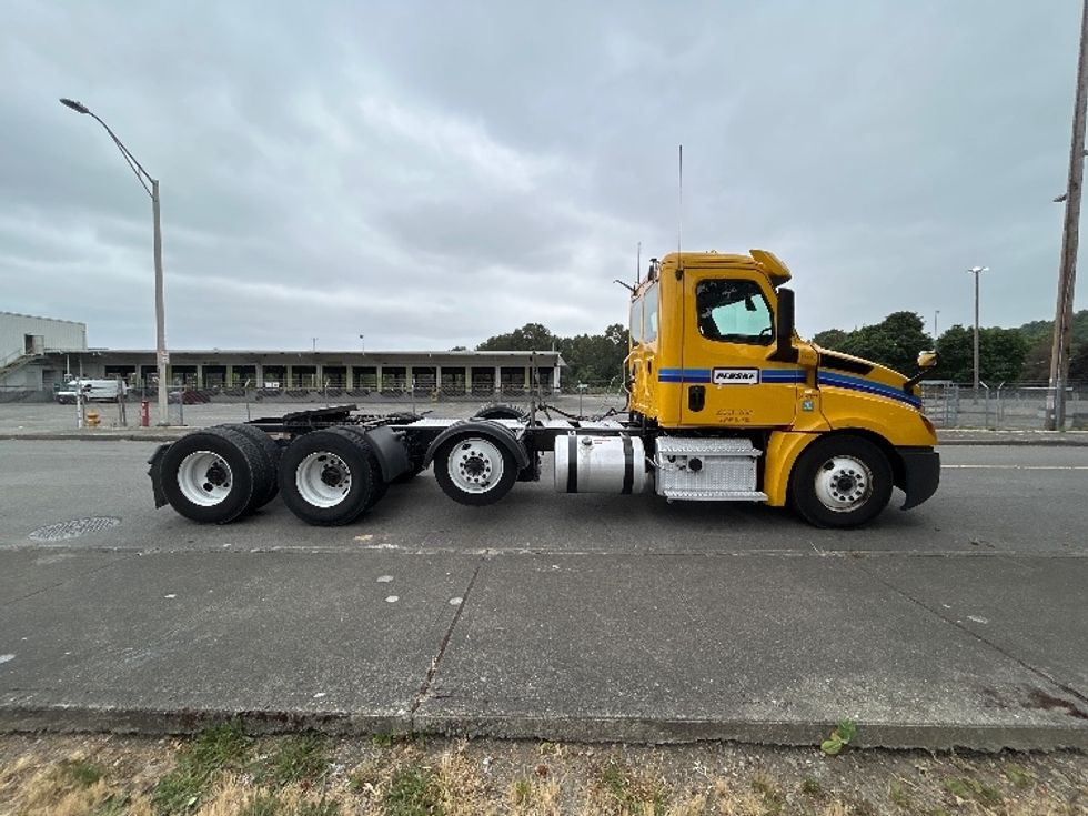 Day Cab Tractor-Heavy Duty Tractors-Freightliner-2020-T12684ST-Tacoma-WA-195,501\n\t\tmiles-$ 78,500 - Image 8