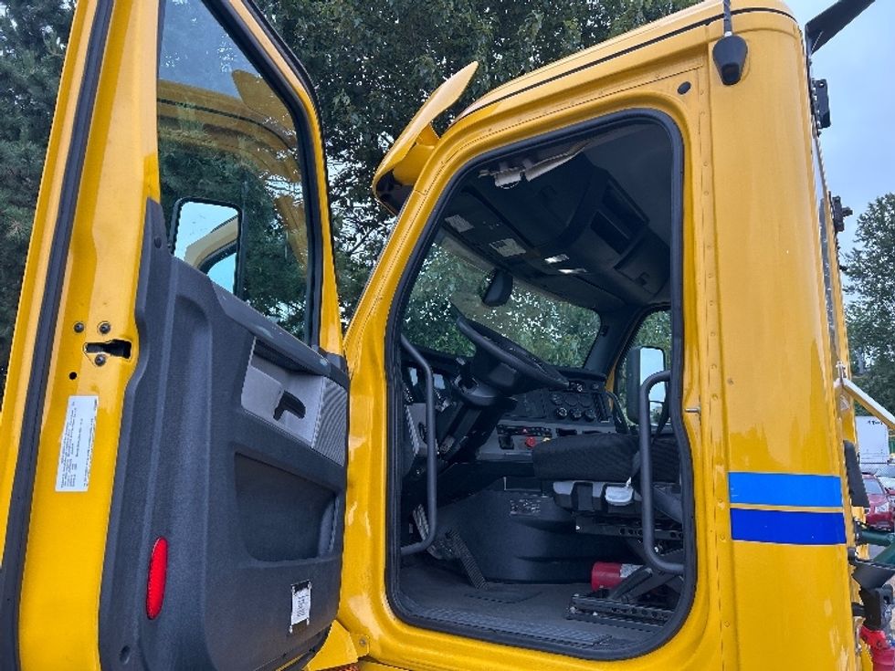 Day Cab Tractor-Heavy Duty Tractors-Freightliner-2020-T12684ST-Tacoma-WA-195,501\n\t\tmiles-$ 78,500 - Image 9