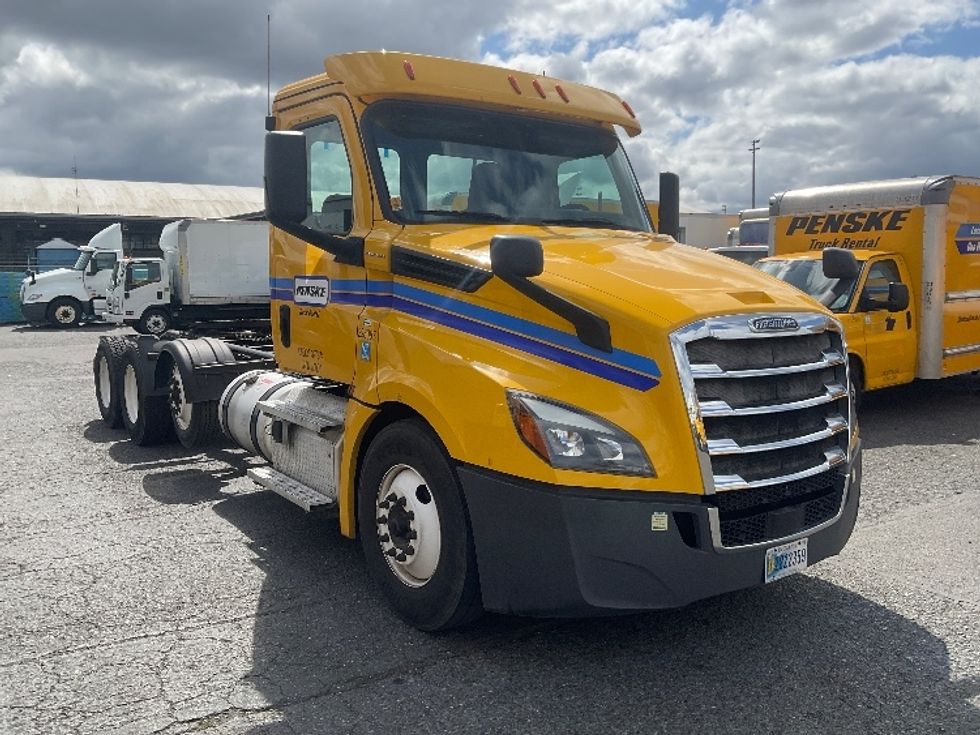 Day Cab Tractor-Heavy Duty Tractors-Freightliner-2020-T12684ST-Tacoma-WA-391,900\n\t\tmiles-$ 69,750 - Image 1