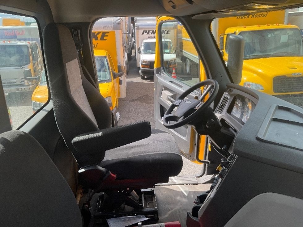 Day Cab Tractor-Heavy Duty Tractors-Freightliner-2020-T12684ST-Tacoma-WA-391,900\n\t\tmiles-$ 69,750 - Image 14