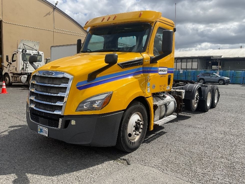 Day Cab Tractor-Heavy Duty Tractors-Freightliner-2020-T12684ST-Tacoma-WA-391,900\n\t\tmiles-$ 69,750 - Image 3