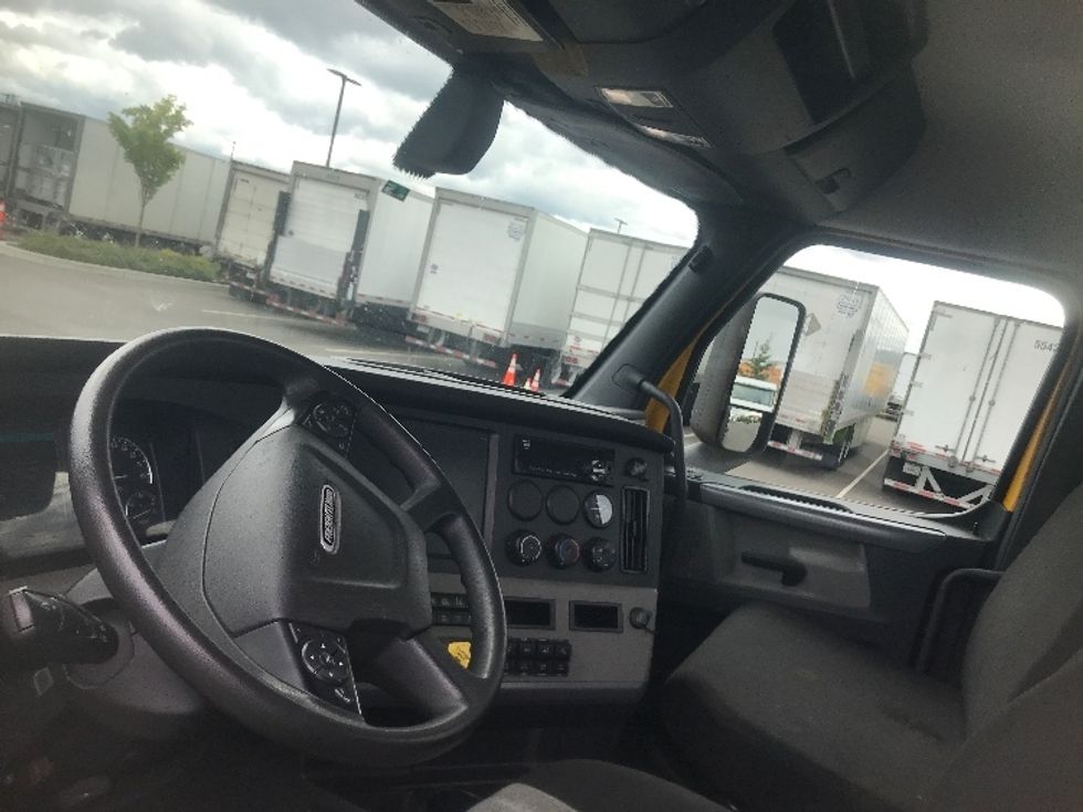 Day Cab Tractor-Heavy Duty Tractors-Freightliner-2020-T12684ST-Tacoma-WA-411,142\n\t\tmiles-$ 66,000 - Image 10