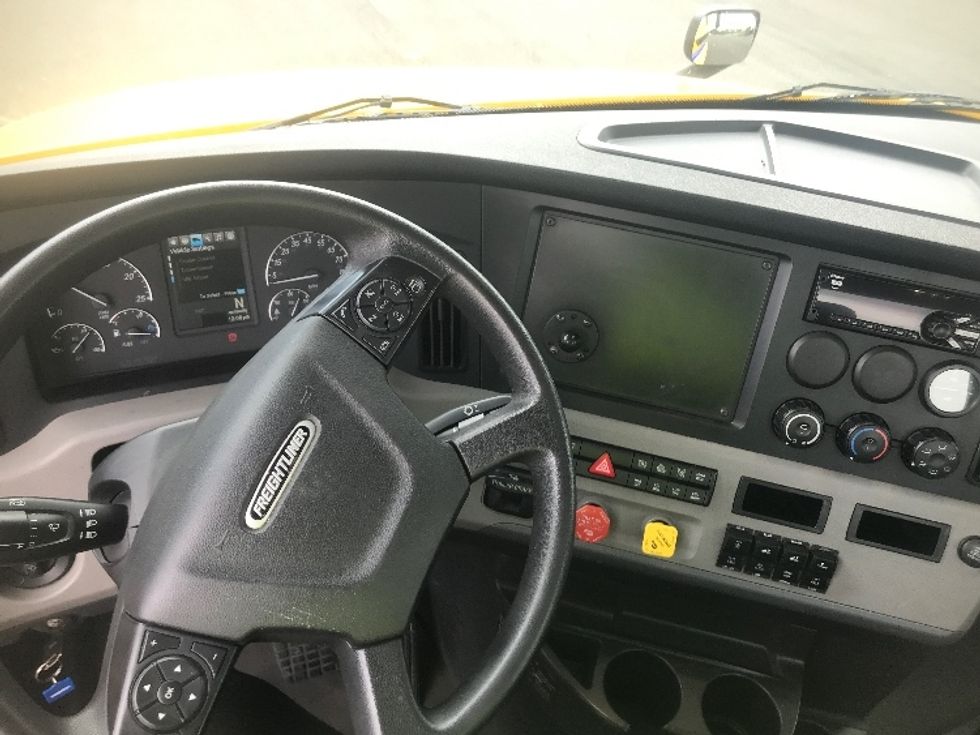 Day Cab Tractor-Heavy Duty Tractors-Freightliner-2020-T12684ST-Tacoma-WA-411,142\n\t\tmiles-$ 66,000 - Image 11