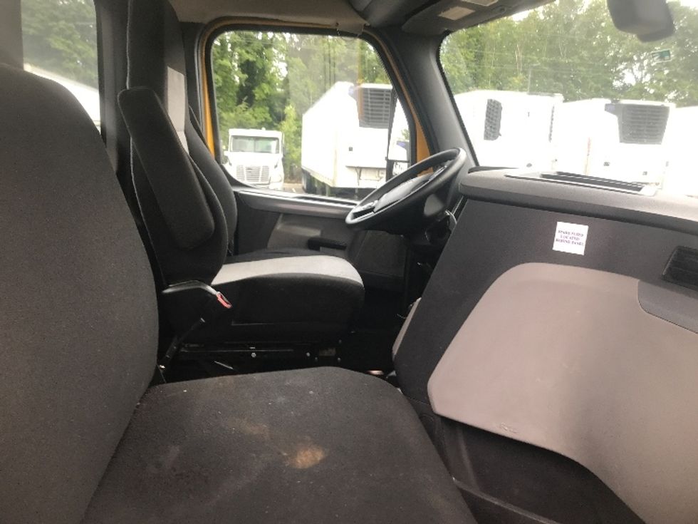 Day Cab Tractor-Heavy Duty Tractors-Freightliner-2020-T12684ST-Tacoma-WA-411,142\n\t\tmiles-$ 66,000 - Image 13