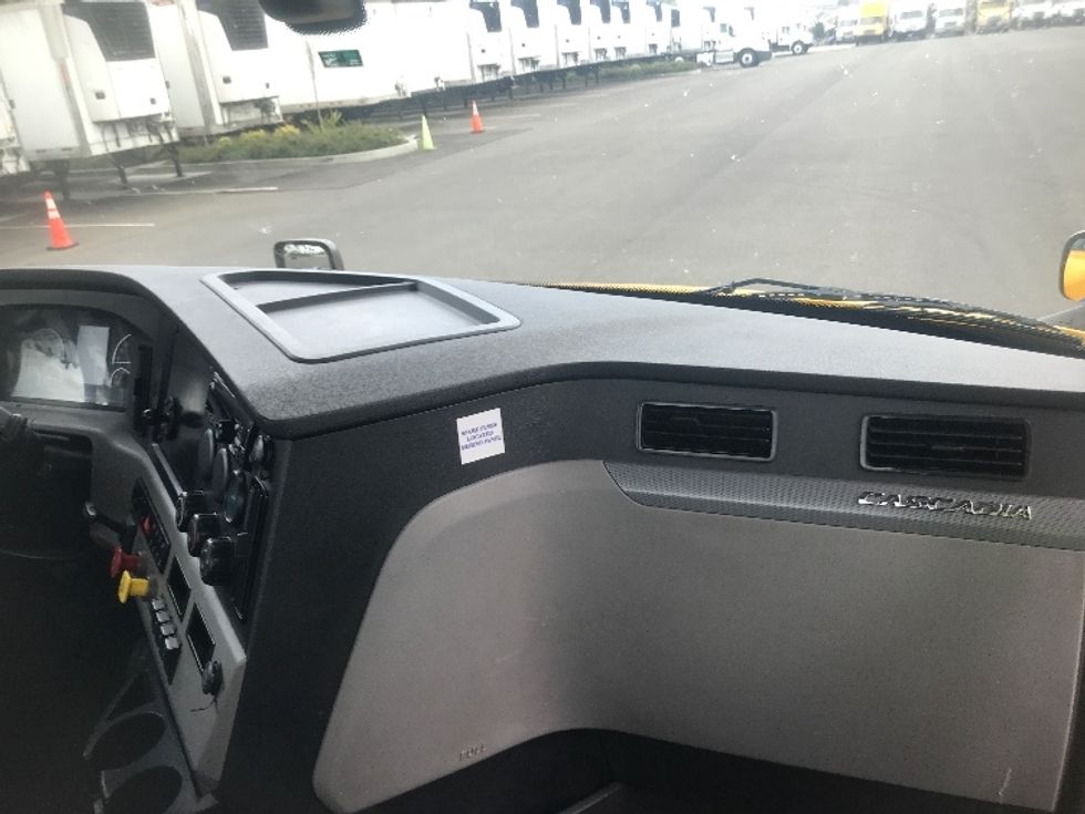 Day Cab Tractor-Heavy Duty Tractors-Freightliner-2020-T12684ST-Tacoma-WA-411,142\n\t\tmiles-$ 66,000 - Image 14