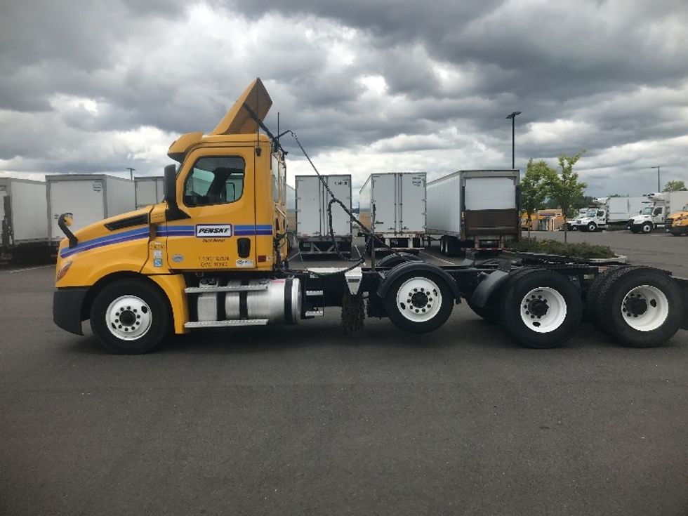 Day Cab Tractor-Heavy Duty Tractors-Freightliner-2020-T12684ST-Tacoma-WA-411,142\n\t\tmiles-$ 66,000 - Image 4