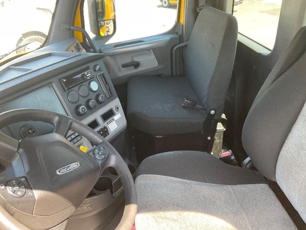 Day Cab Tractor-Heavy Duty Tractors-Freightliner-2020-T12684ST-Tacoma-WA-442,216\n\t\tmiles-$ 63,500 - Image 10