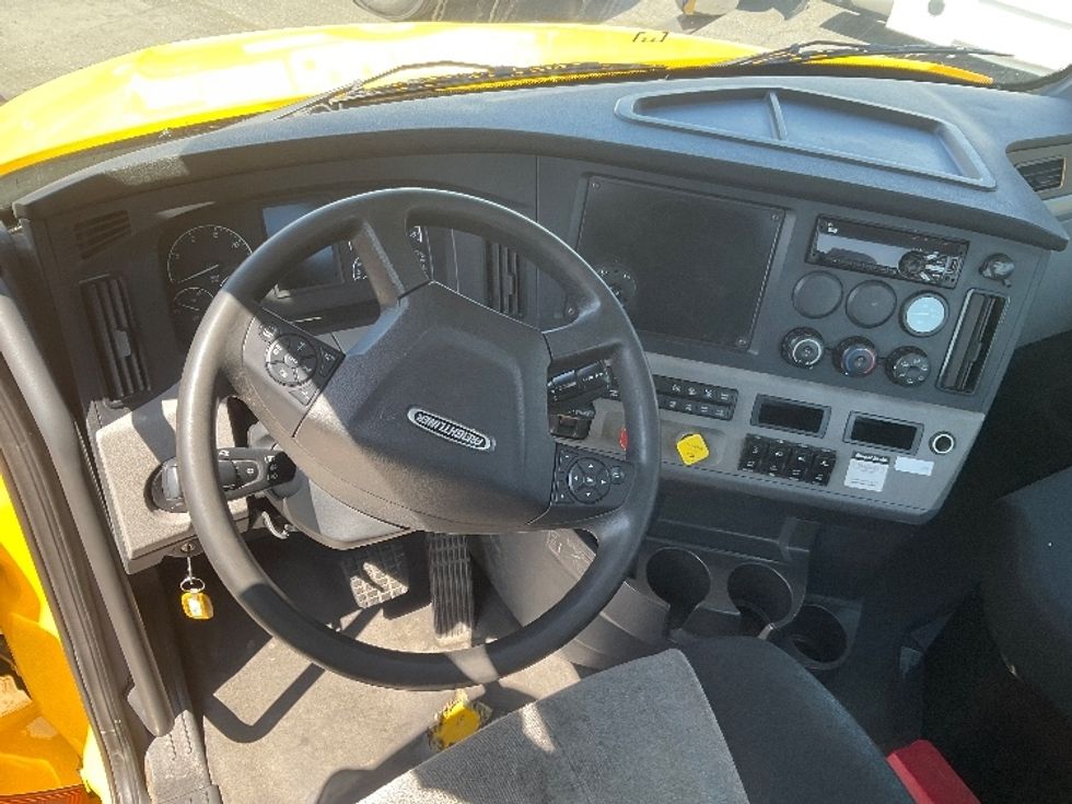 Day Cab Tractor-Heavy Duty Tractors-Freightliner-2020-T12684ST-Tacoma-WA-442,216\n\t\tmiles-$ 63,500 - Image 11