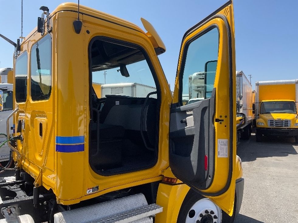 Day Cab Tractor-Heavy Duty Tractors-Freightliner-2020-T12684ST-Tacoma-WA-442,216\n\t\tmiles-$ 63,500 - Image 12