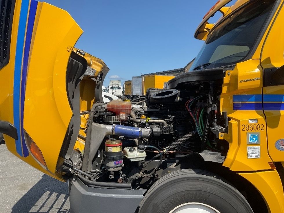 Day Cab Tractor-Heavy Duty Tractors-Freightliner-2020-T12684ST-Tacoma-WA-442,216\n\t\tmiles-$ 63,500 - Image 16