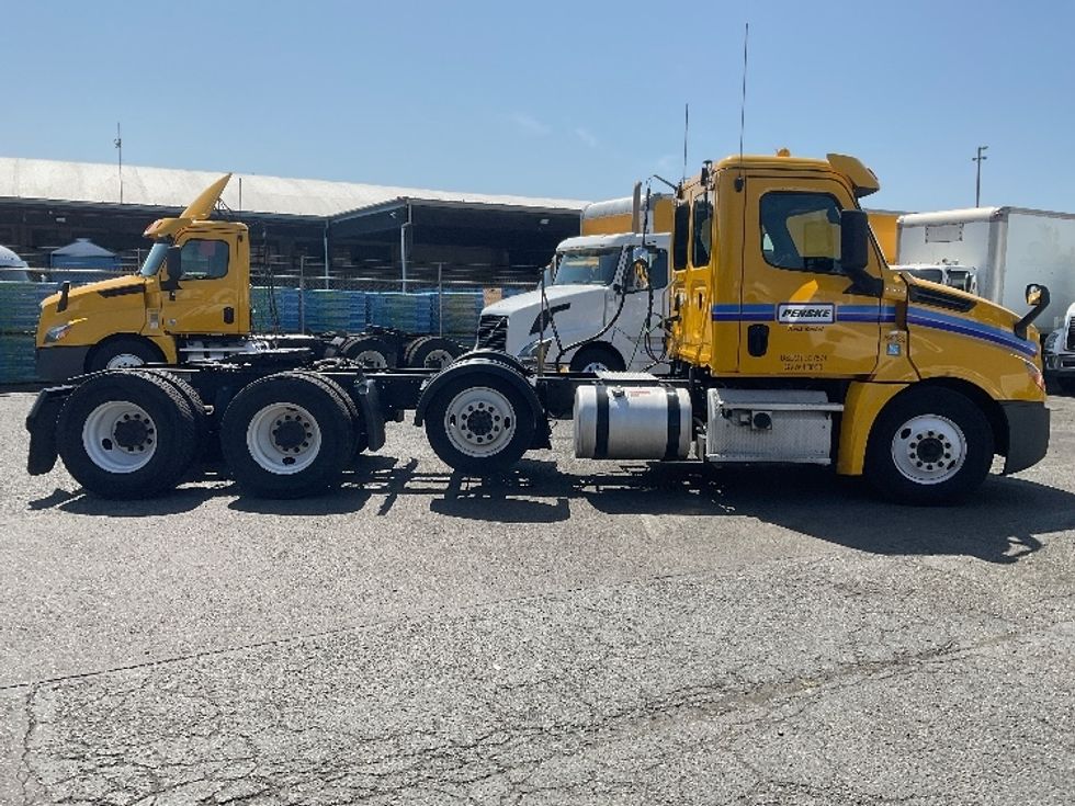 Day Cab Tractor-Heavy Duty Tractors-Freightliner-2020-T12684ST-Tacoma-WA-442,216\n\t\tmiles-$ 63,500 - Image 8