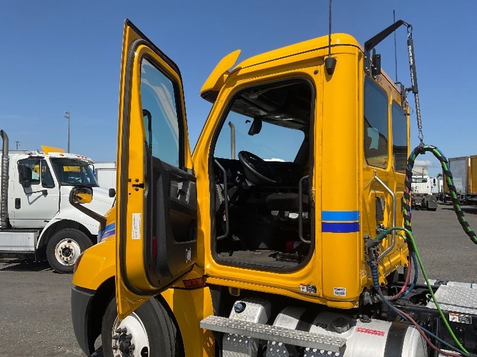Day Cab Tractor-Heavy Duty Tractors-Freightliner-2020-T12684ST-Tacoma-WA-442,216\n\t\tmiles-$ 63,500 - Image 9