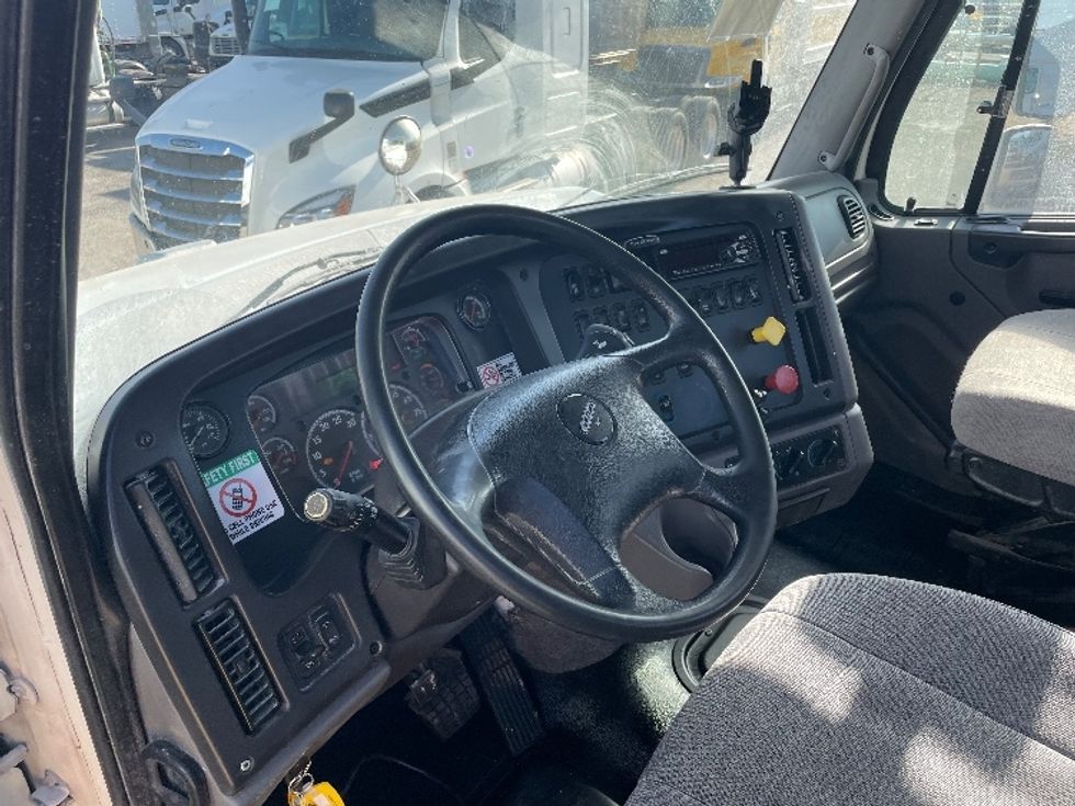 Day Cab Tractor-Heavy Duty Tractors-Freightliner-2021-114SD-Austin-TX-397,364\n\t\tmiles-$ 60,250 - Image 10