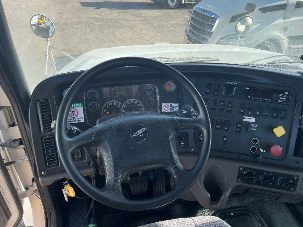 Day Cab Tractor-Heavy Duty Tractors-Freightliner-2021-114SD-Austin-TX-397,364\n\t\tmiles-$ 60,250 - Image 11