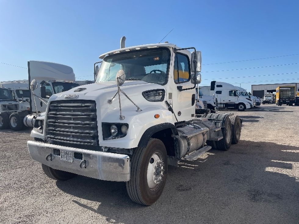 Day Cab Tractor-Heavy Duty Tractors-Freightliner-2021-114SD-Austin-TX-397,364\n\t\tmiles-$ 60,250 - Image 3