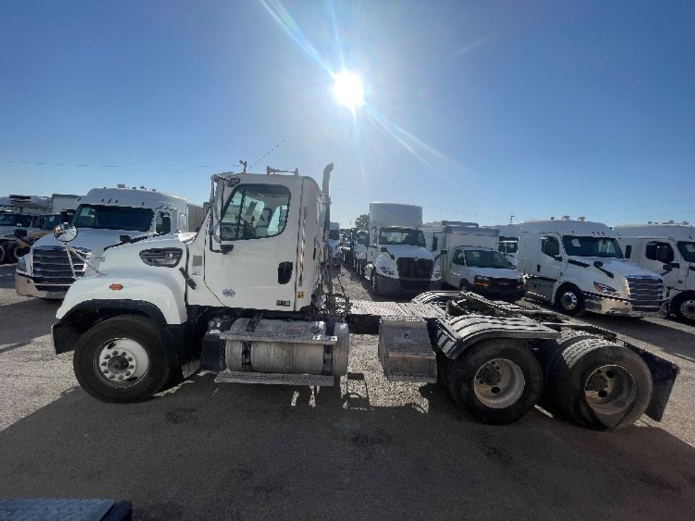 Day Cab Tractor-Heavy Duty Tractors-Freightliner-2021-114SD-Austin-TX-397,364\n\t\tmiles-$ 60,250 - Image 4