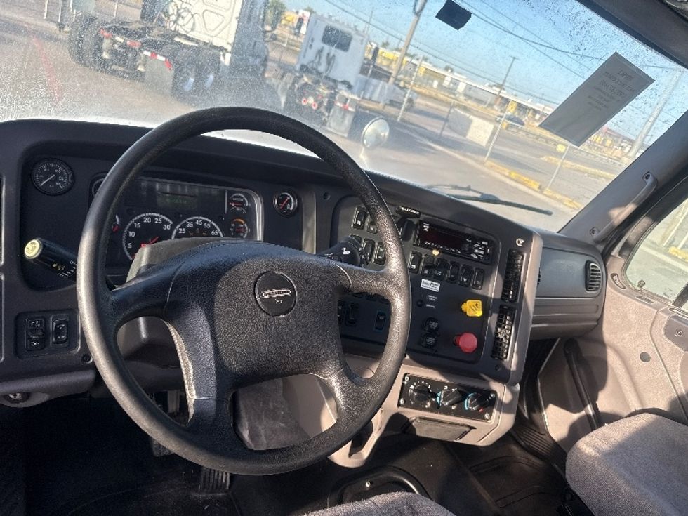 Day Cab Tractor-Heavy Duty Tractors-Freightliner-2021-114SD-Dallas-TX-404,455\n\t\tmiles-$ 59,750 - Image 11