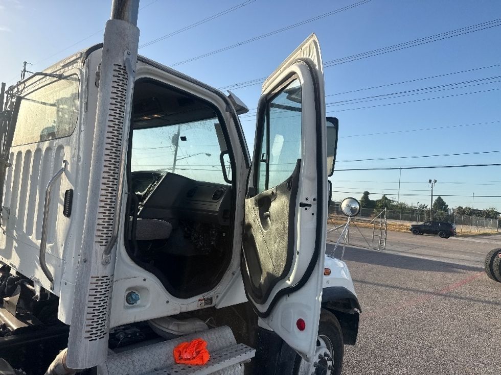 Day Cab Tractor-Heavy Duty Tractors-Freightliner-2021-114SD-Dallas-TX-404,455\n\t\tmiles-$ 59,750 - Image 12