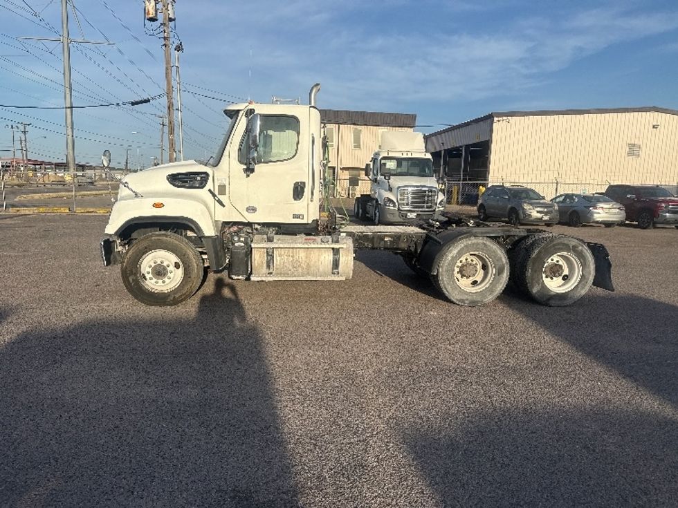 Day Cab Tractor-Heavy Duty Tractors-Freightliner-2021-114SD-Dallas-TX-404,455\n\t\tmiles-$ 59,750 - Image 4