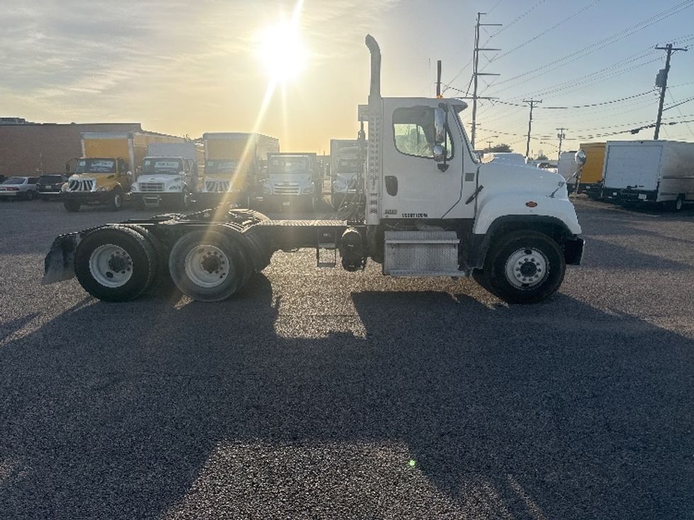 Day Cab Tractor-Heavy Duty Tractors-Freightliner-2021-114SD-Dallas-TX-404,455\n\t\tmiles-$ 59,750 - Image 8