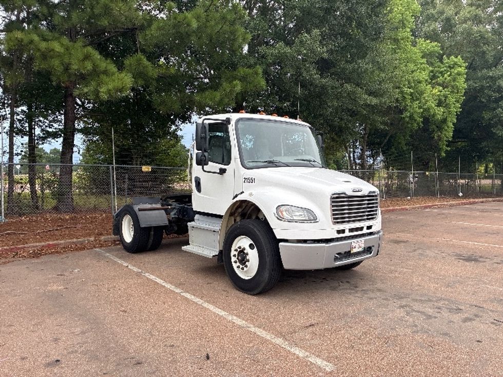 Day Cab Tractor-Heavy Duty Tractors-Freightliner-2021-M2-Jackson-MS-100,570\n\t\tmiles-$ 66,250 - Image 1