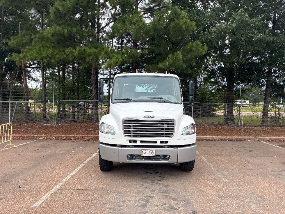 Day Cab Tractor-Heavy Duty Tractors-Freightliner-2021-M2-Jackson-MS-100,570\n\t\tmiles-$ 66,250 - Image 2