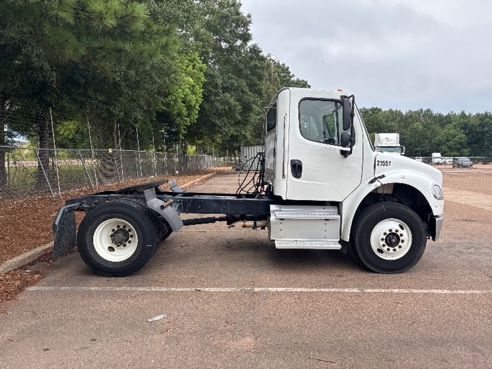 Day Cab Tractor-Heavy Duty Tractors-Freightliner-2021-M2-Jackson-MS-100,570\n\t\tmiles-$ 66,250 - Image 7