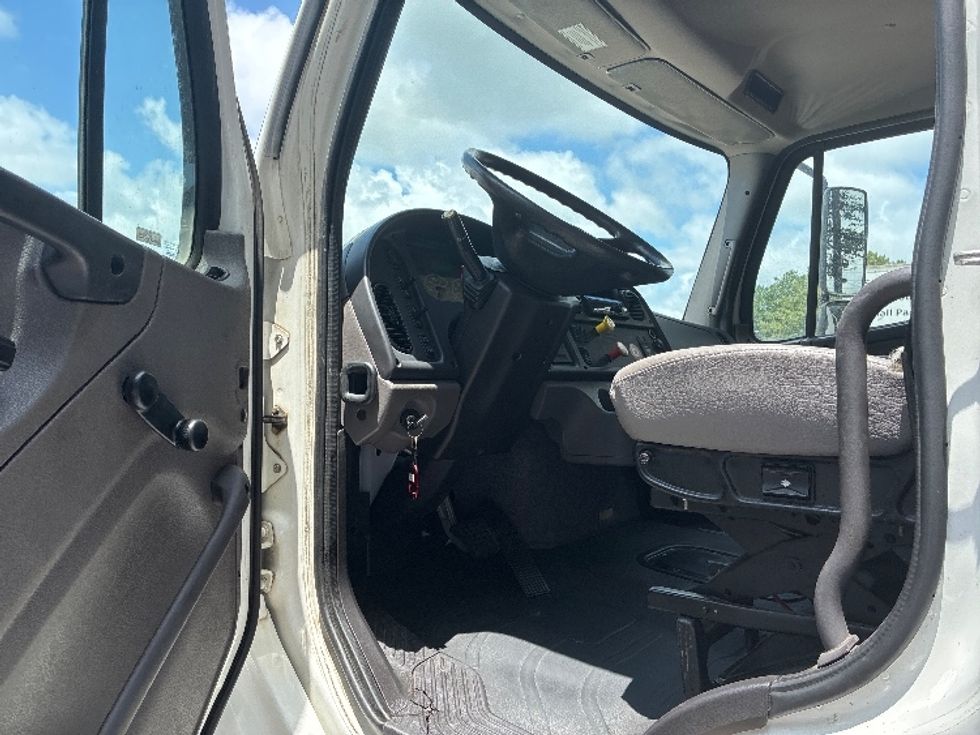 Day Cab Tractor-Heavy Duty Tractors-Freightliner-2021-M2-Jackson-MS-100,570\n\t\tmiles-$ 66,250 - Image 8