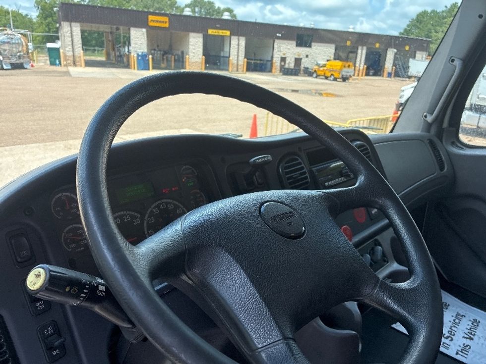 Day Cab Tractor-Heavy Duty Tractors-Freightliner-2021-M2-Jackson-MS-100,570\n\t\tmiles-$ 66,250 - Image 9