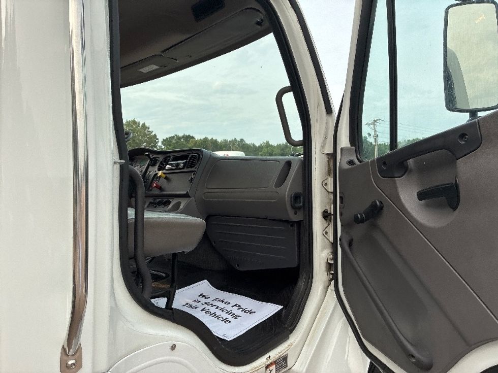 Day Cab Tractor-Heavy Duty Tractors-Freightliner-2021-M2-Jackson-MS-115,740\n\t\tmiles-$ 65,250 - Image 12