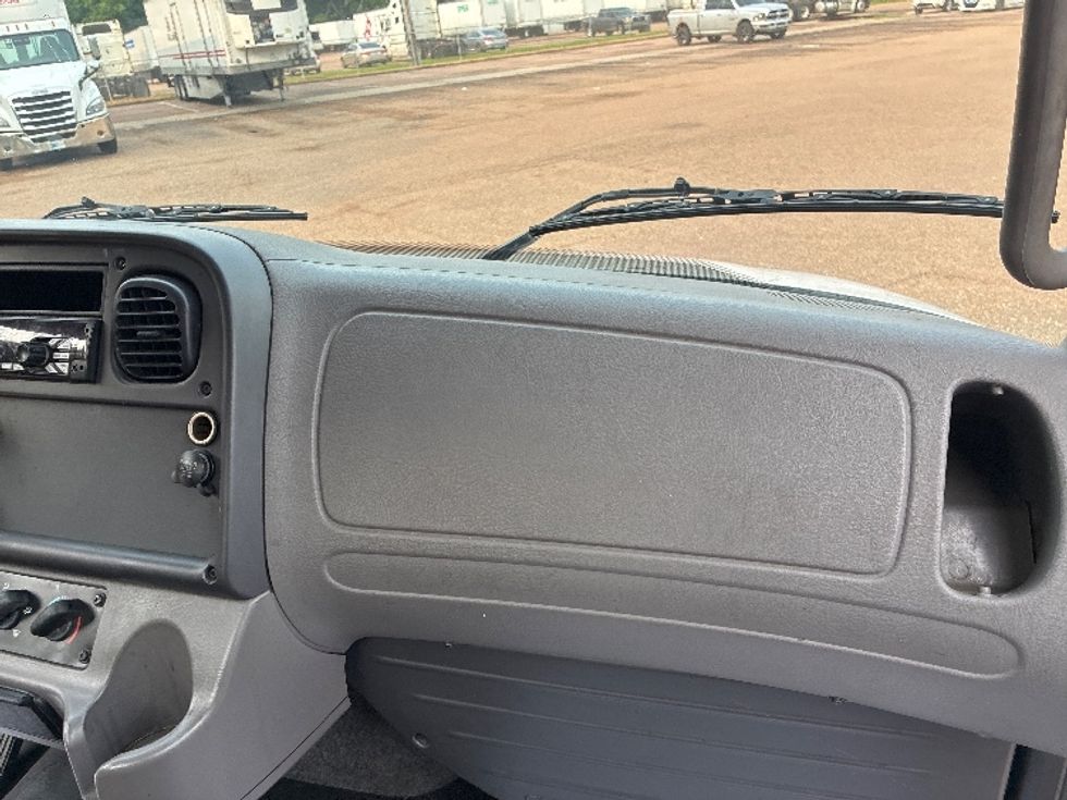Day Cab Tractor-Heavy Duty Tractors-Freightliner-2021-M2-Jackson-MS-115,740\n\t\tmiles-$ 65,250 - Image 13