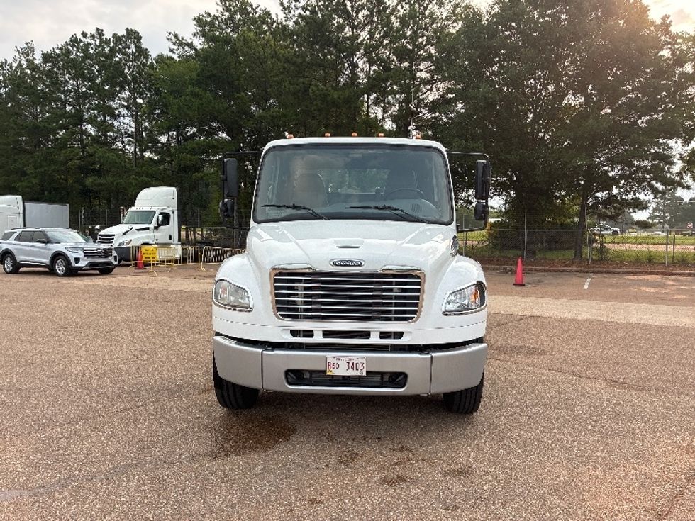Day Cab Tractor-Heavy Duty Tractors-Freightliner-2021-M2-Jackson-MS-115,740\n\t\tmiles-$ 65,250 - Image 2